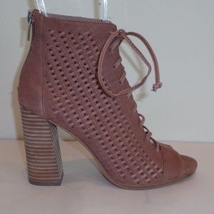 Vince Camuto Size 8 KEVINA Smoke Taupe Booties